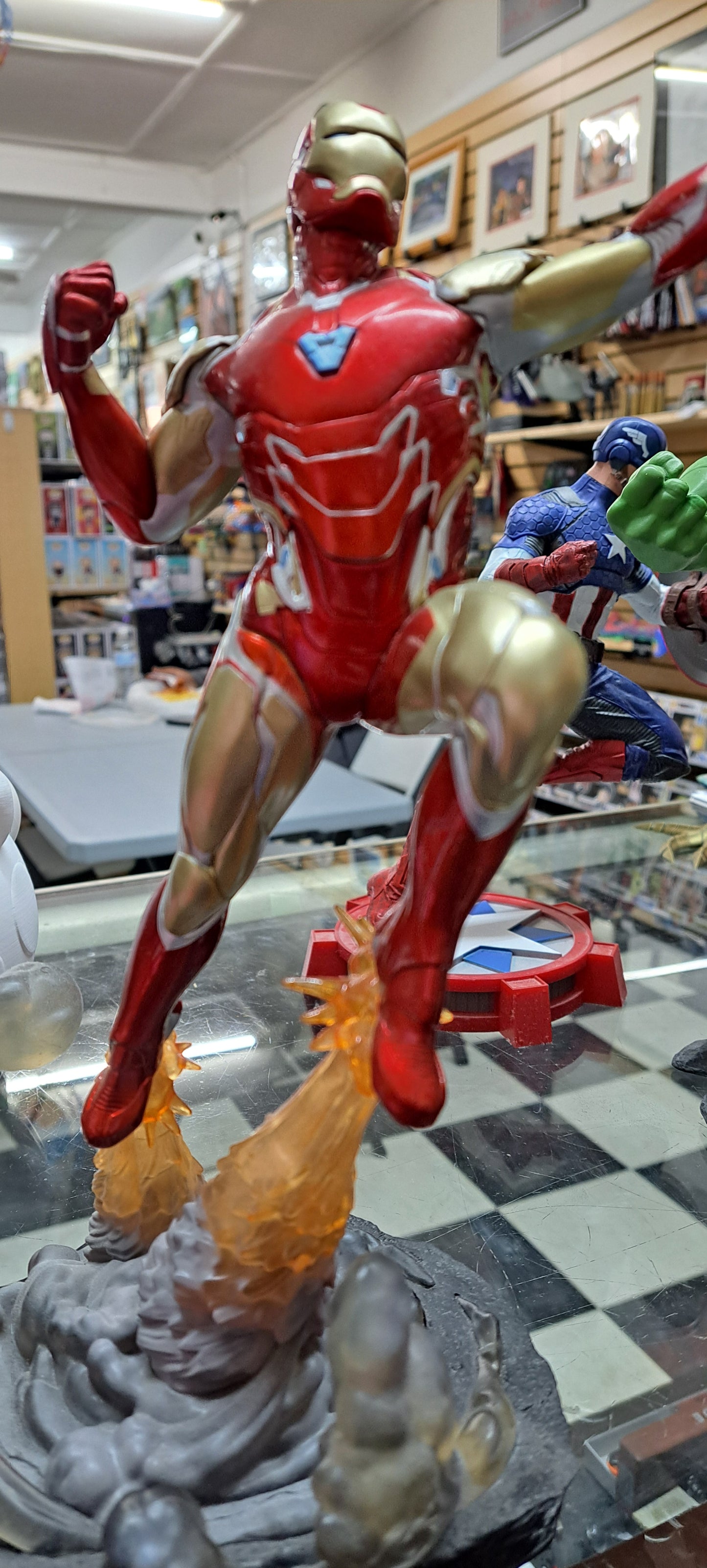 DIAMOND SELECT MARVEL GALLERY AVENGERS END GAME IRON MAN MK85 PVC FIGURE