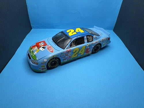 2000 Jeff Gordon #24 DuPont Snoopy 1/24 Action Nascar Diecast