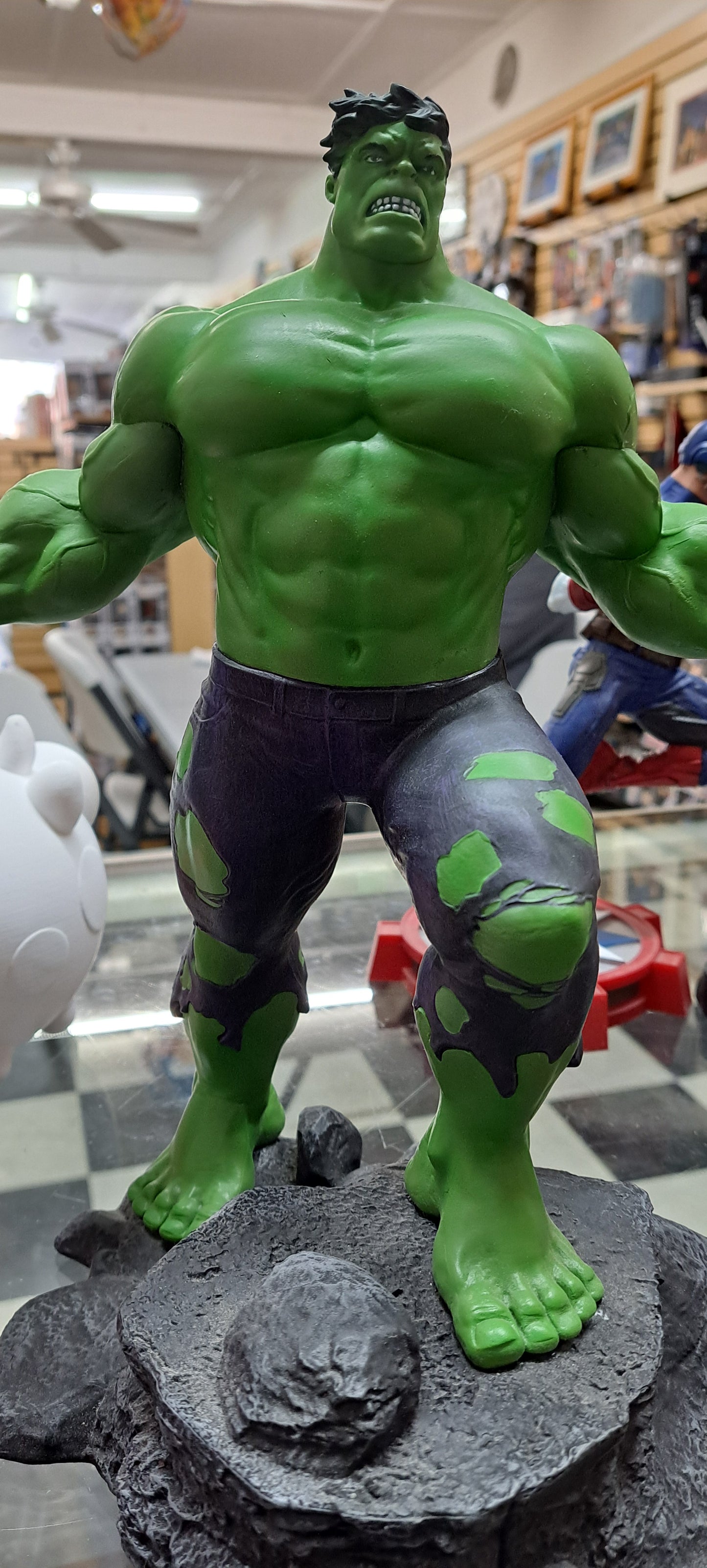 Diamond Comics Hulk Statue