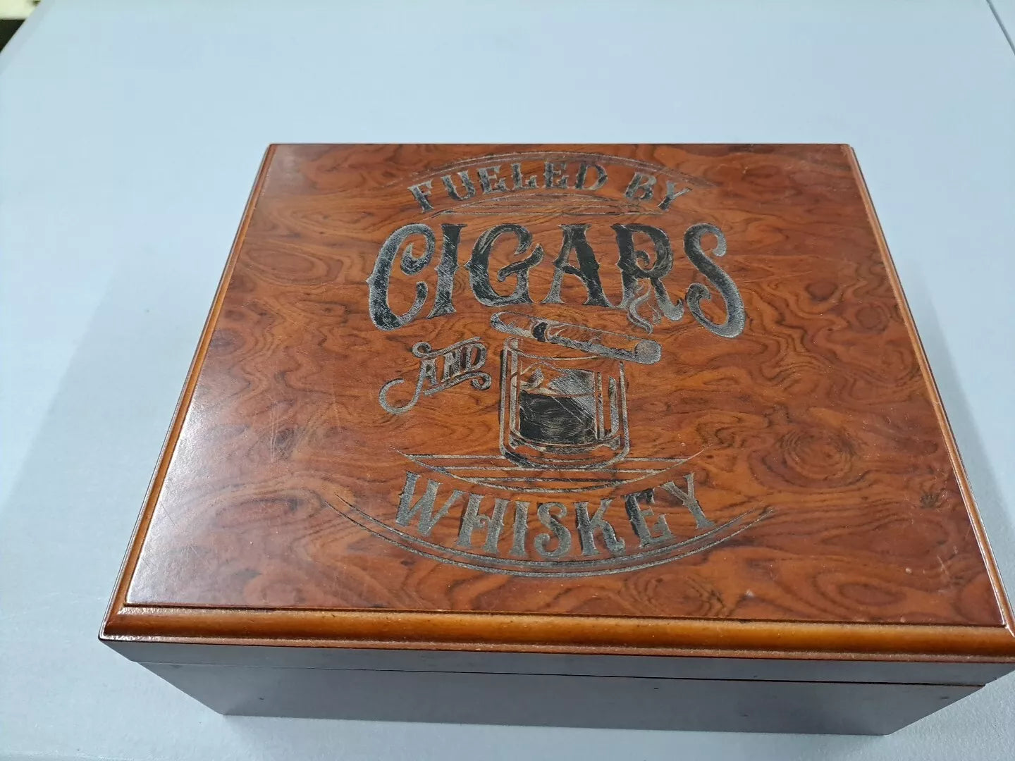 Humidor "Powered by Whiskey and Cigars"