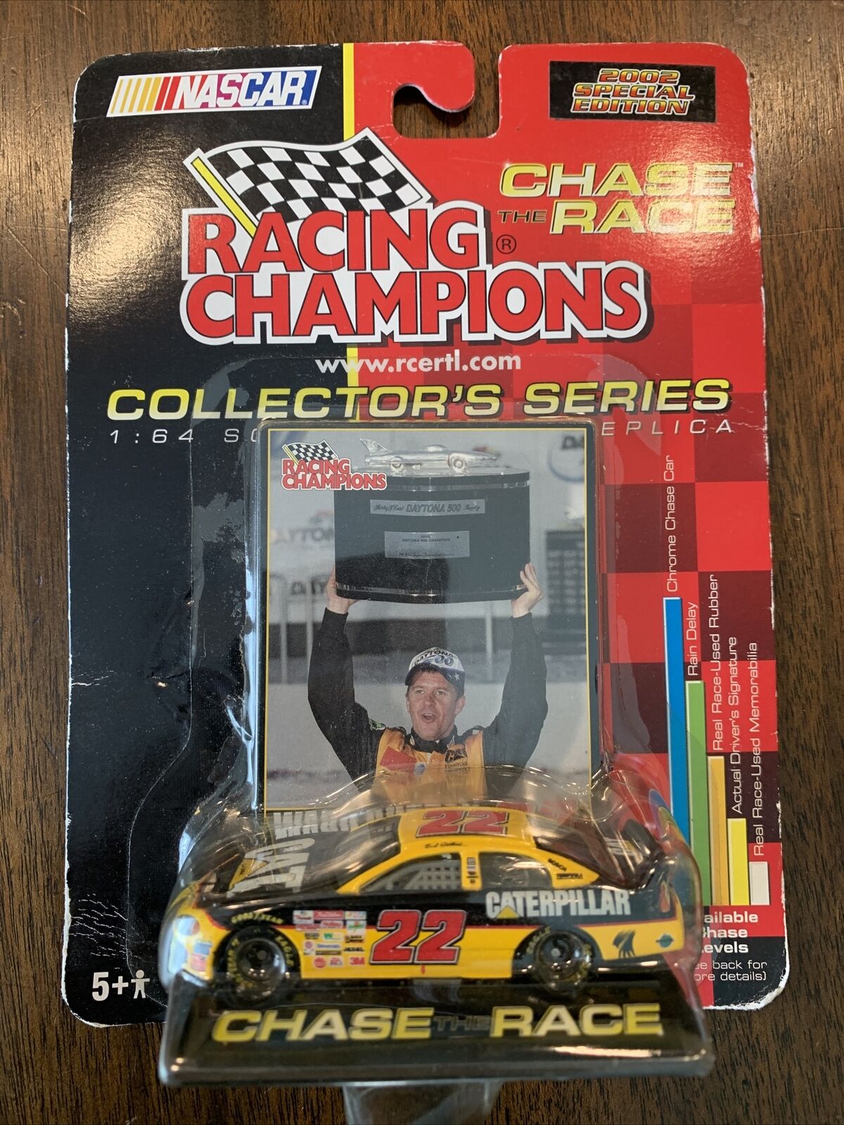 2002 NASCAR Winners Circle 03279 Dale Jarrett #88 Muppets Autographed Hood 1:64.