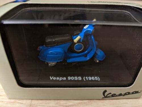 New Ray Vespa 90SS (1965) #6047 1:32 Scale Die-Cast.