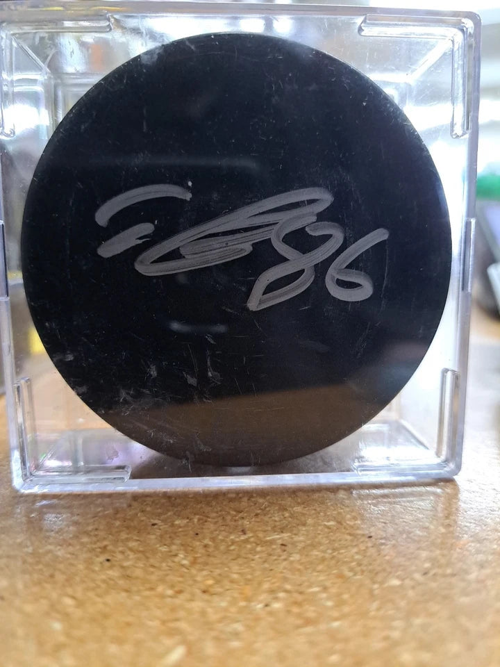 Teuvo Teräväinen Beckett Authenticated Autographed Hockey Puck